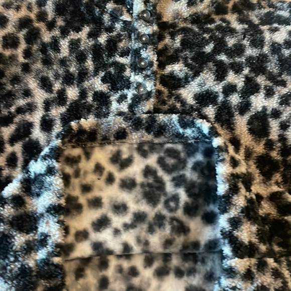 Loft Leopard Print Sherpa Pullover Sweater size small - Picture 7 of 7
